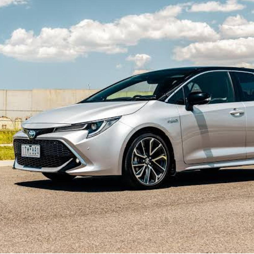 toyota-corolla-and-corolla-hatch-hybrid-2