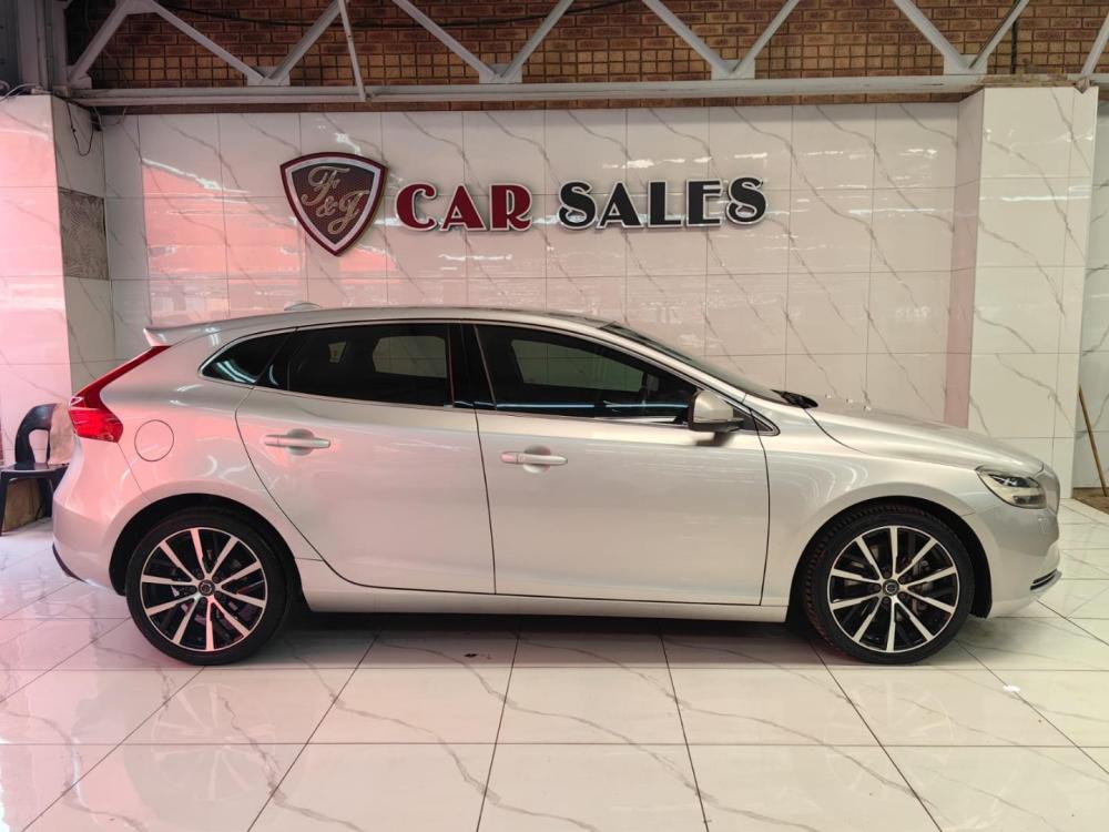 Volvo V40 T4 Inscription auto, image 2