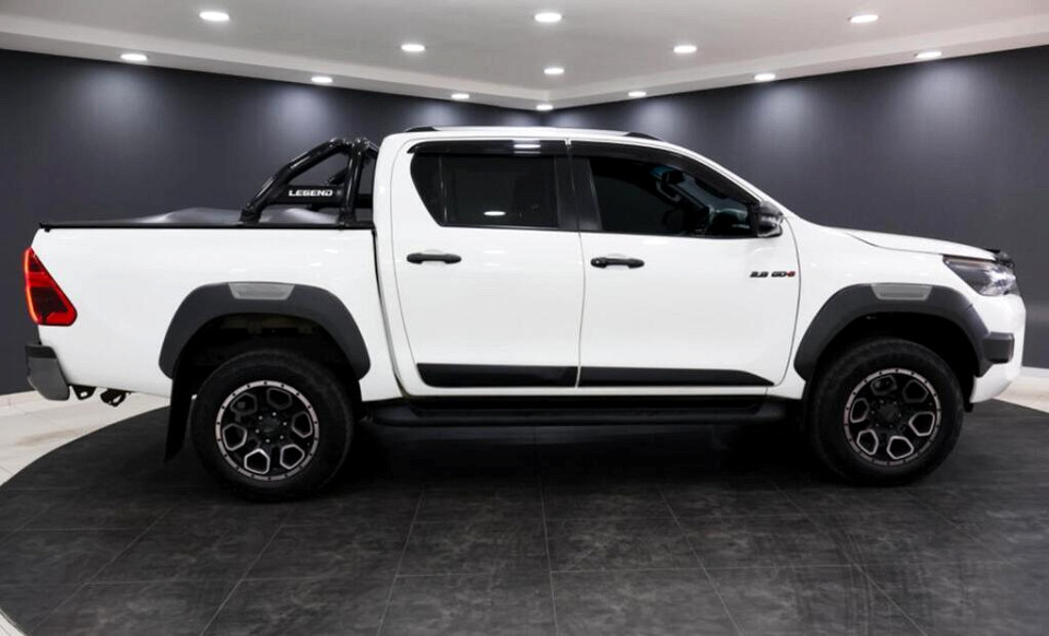 TOYOTA HILUX 2.8 GD-6 RB LEGEND A/T P/U D/C, image 2