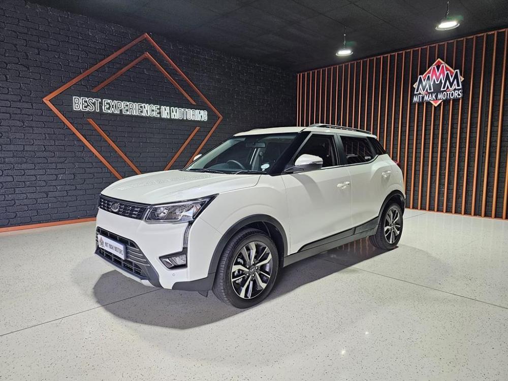 Mahindra XUV300  W8 Petrol, image 1