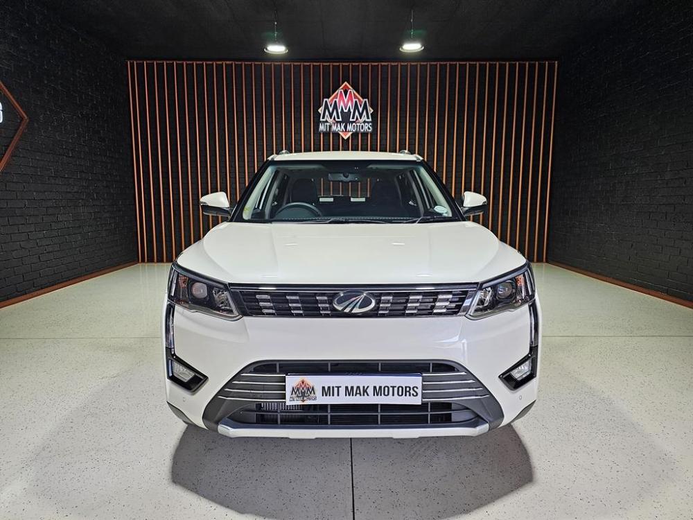 Mahindra XUV300  W8 Petrol, image 2