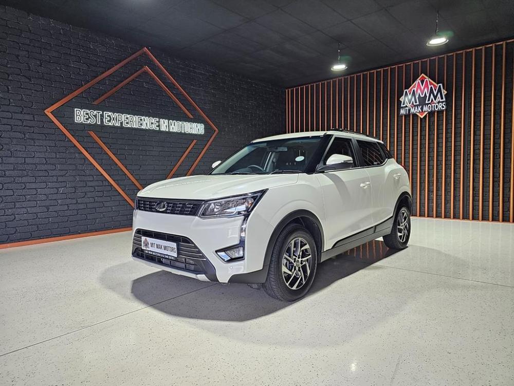 Mahindra XUV300  W8 Petrol, image 1