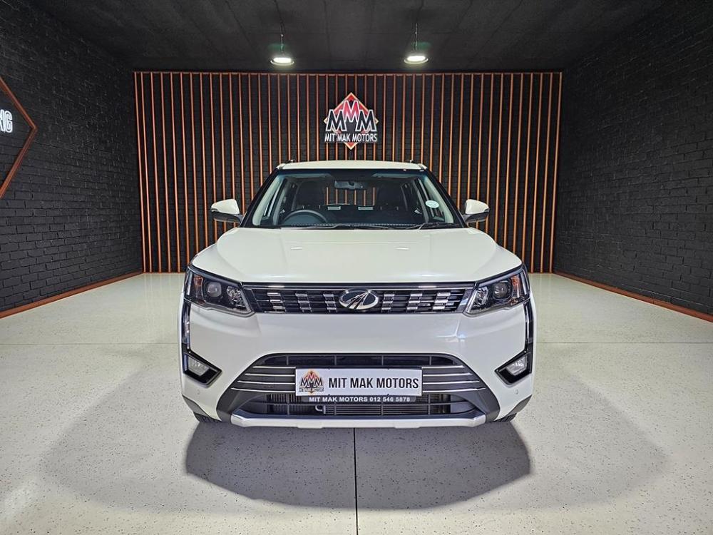 Mahindra XUV300  W8 Petrol, image 2