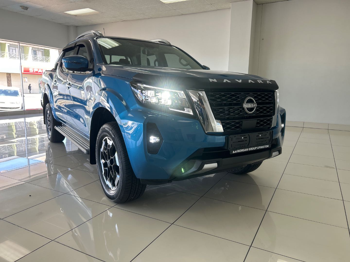 NISSAN NAVARA 2.5D LE 4X2 AT D/C P/U, image 1