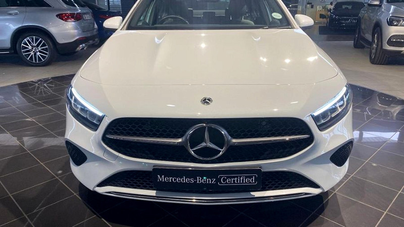 MERCEDES-BENZ A200 (4DR), image 2
