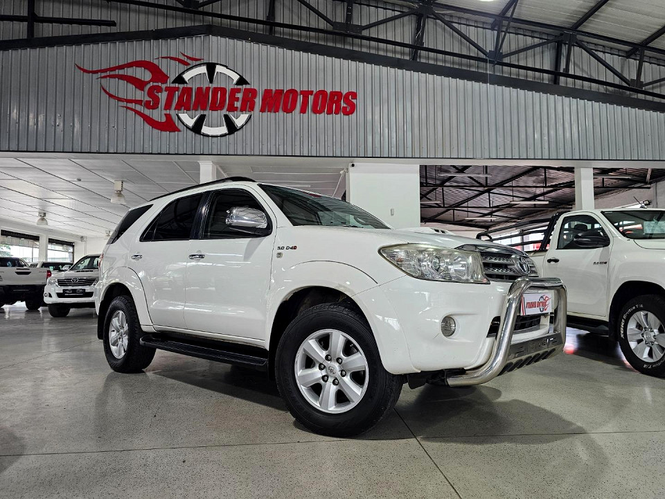 TOYOTA FORTUNER 3.0D-4D R/B A/T, image 2