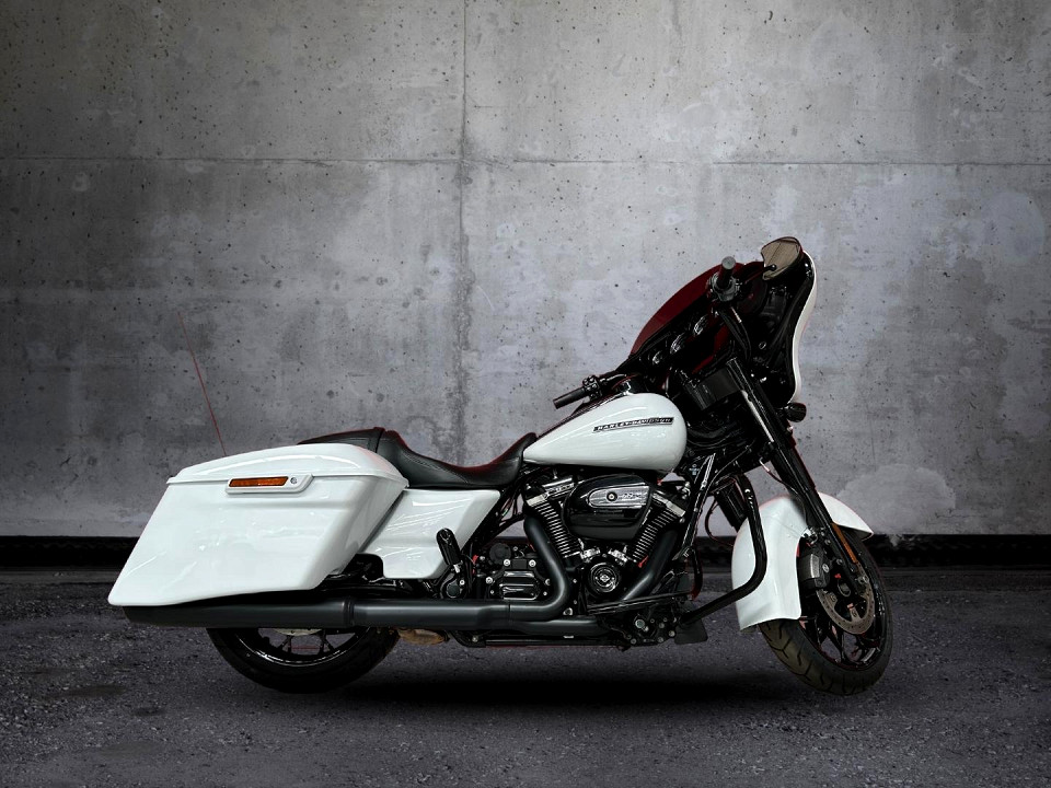 HARLEY DAVIDSON STREET GLIDE 114 ANNIVERSARY, image 1