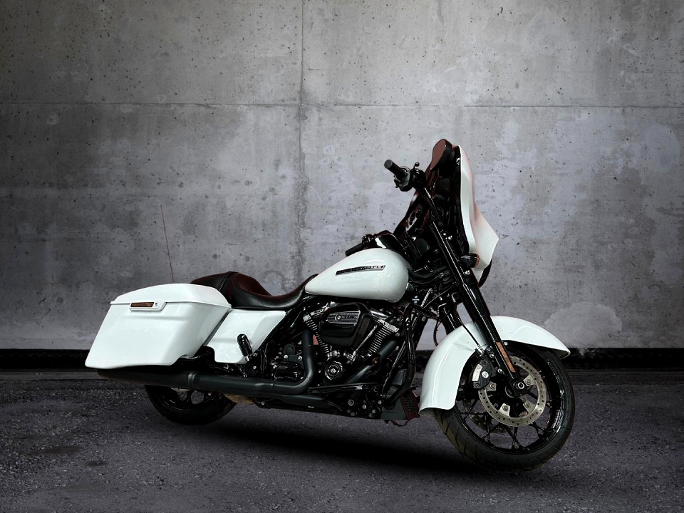 HARLEY DAVIDSON STREET GLIDE 114 ANNIVERSARY, image 2