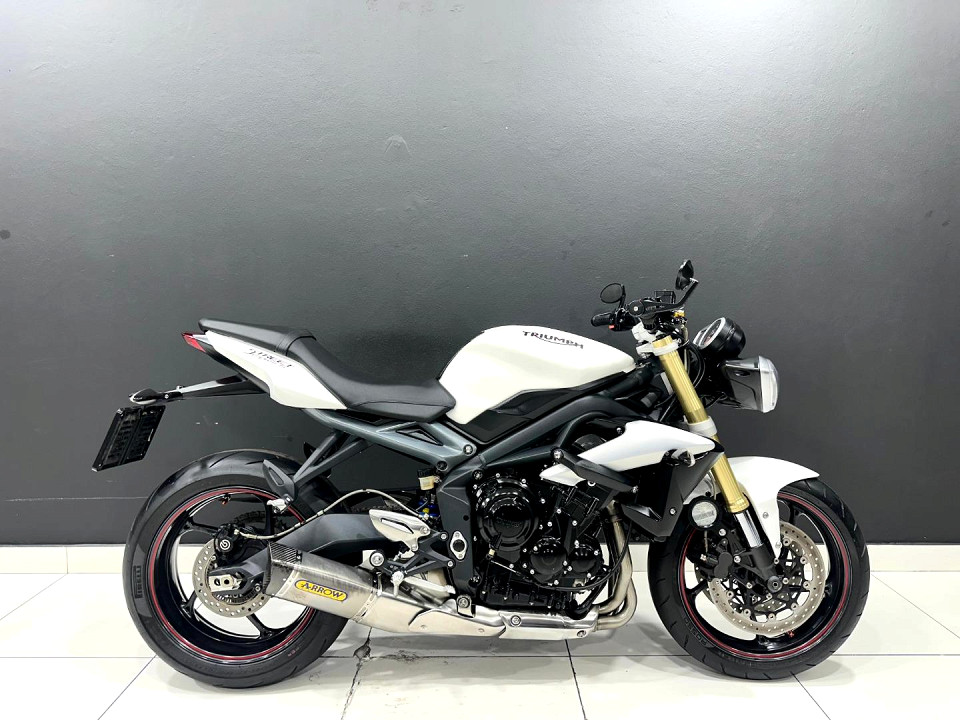 TRIUMPH 675, image 2