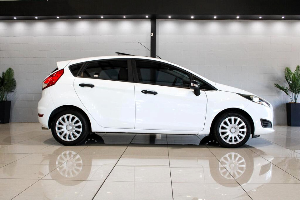 FORD FIESTA 1.4 AMBIENTE 5 Dr, image 2