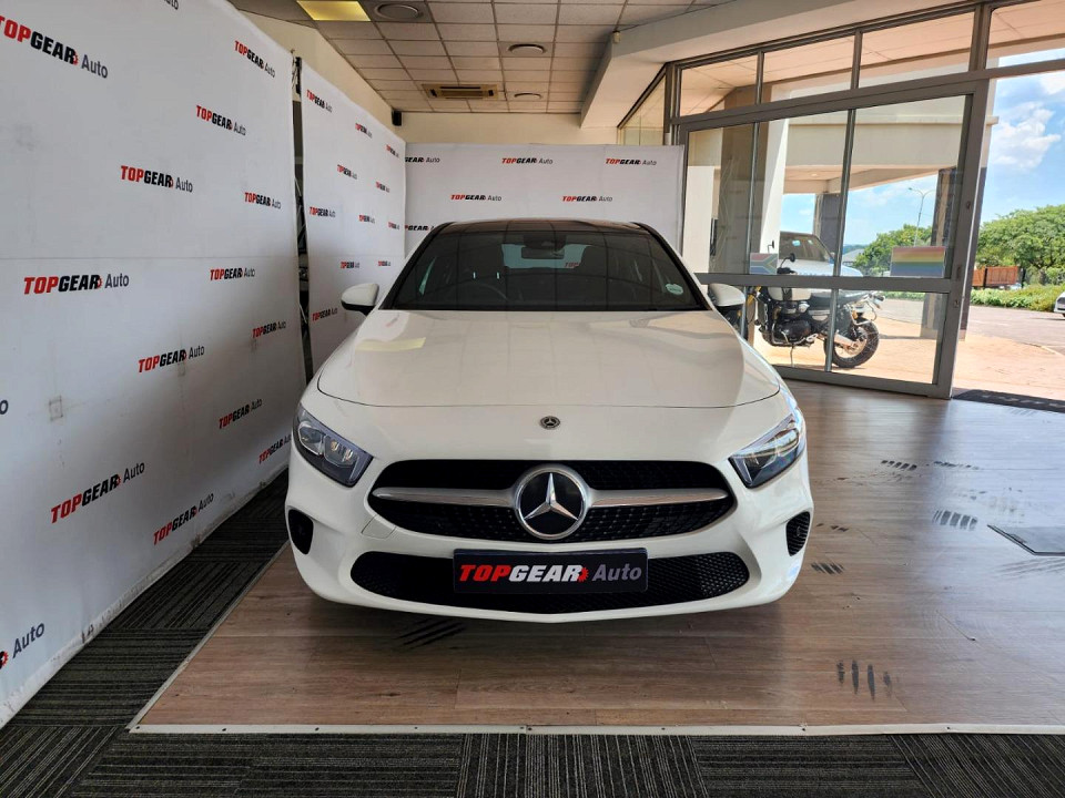 MERCEDES-BENZ A200 (4DR), image 2
