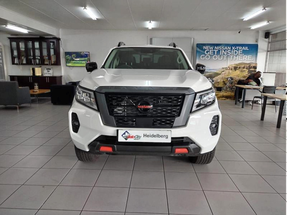 NISSAN NAVARA 2.5DDTi PRO-4X 4X4 A/T D/C P/U, image 2
