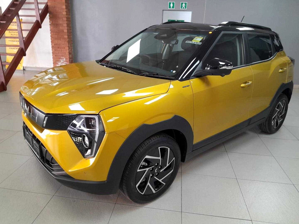 MAHINDRA XUV3XO 1.2T AX7L A/T, image 1
