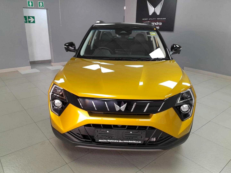 MAHINDRA XUV3XO 1.2T AX7L A/T, image 2