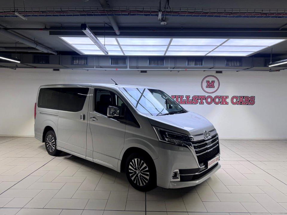 Toyota Quantum 2.8 LWB bus 9-seater VX, image 1