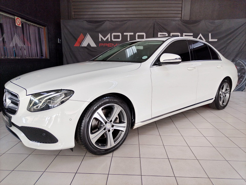 Mercedes-Benz E200, image 1