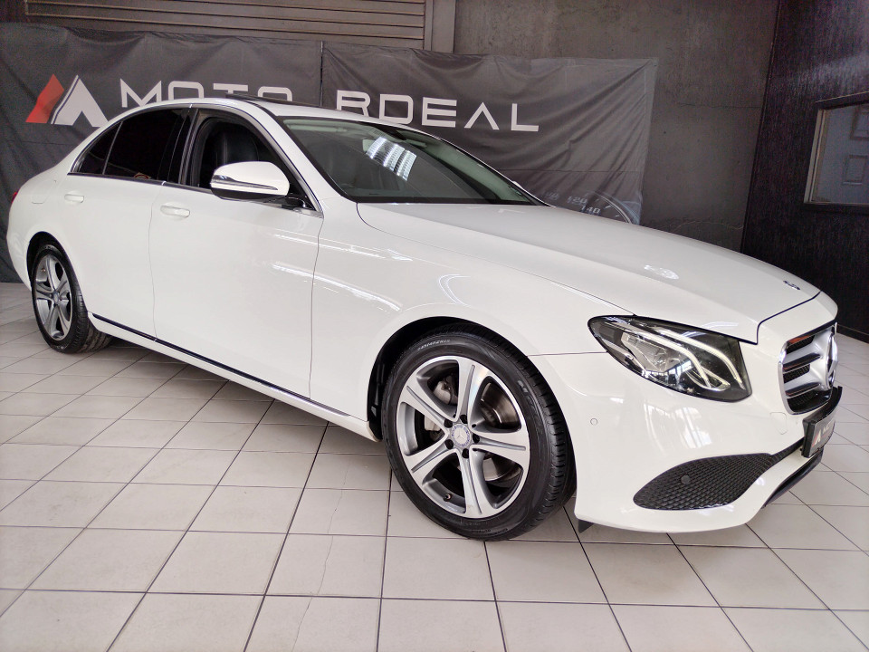 Mercedes-Benz E200, image 2