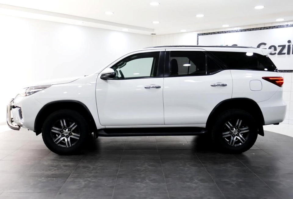 TOYOTA FORTUNER 2.4GD-6 R/B, image 2