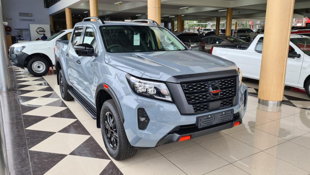 Nissan Navara 2.5DDTi Pro-2X Auto D/C P/U, image 1