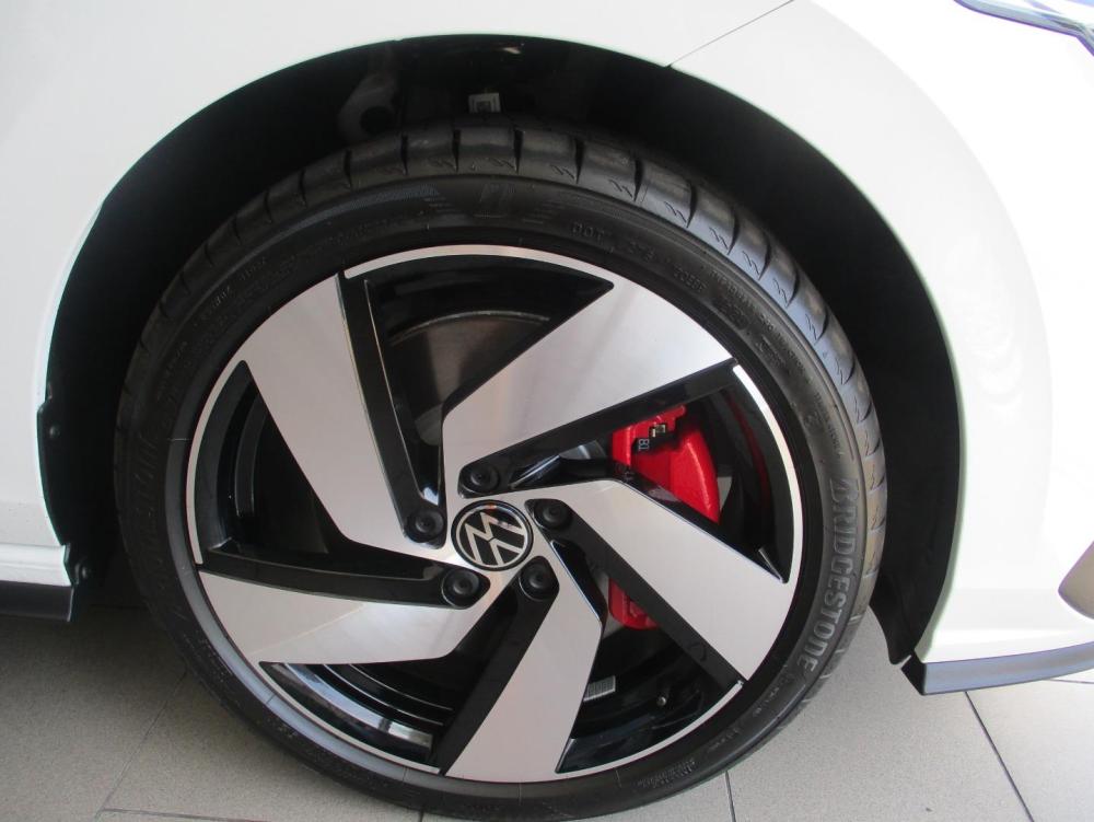 Volkswagen Golf 8 GTI 2.0 TSI DSG, image 2