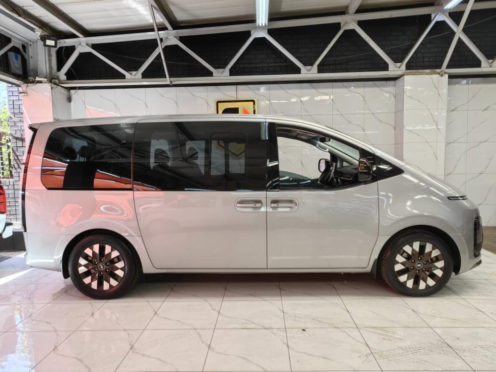 Hyundai Staria R2.2 9str Luxury Bus Auto, image 2