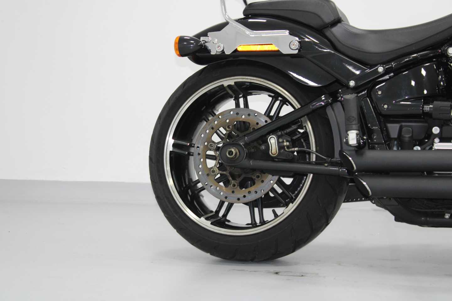 HARLEY DAVIDSON SOFTAIL BREAKOUT 114, image 2
