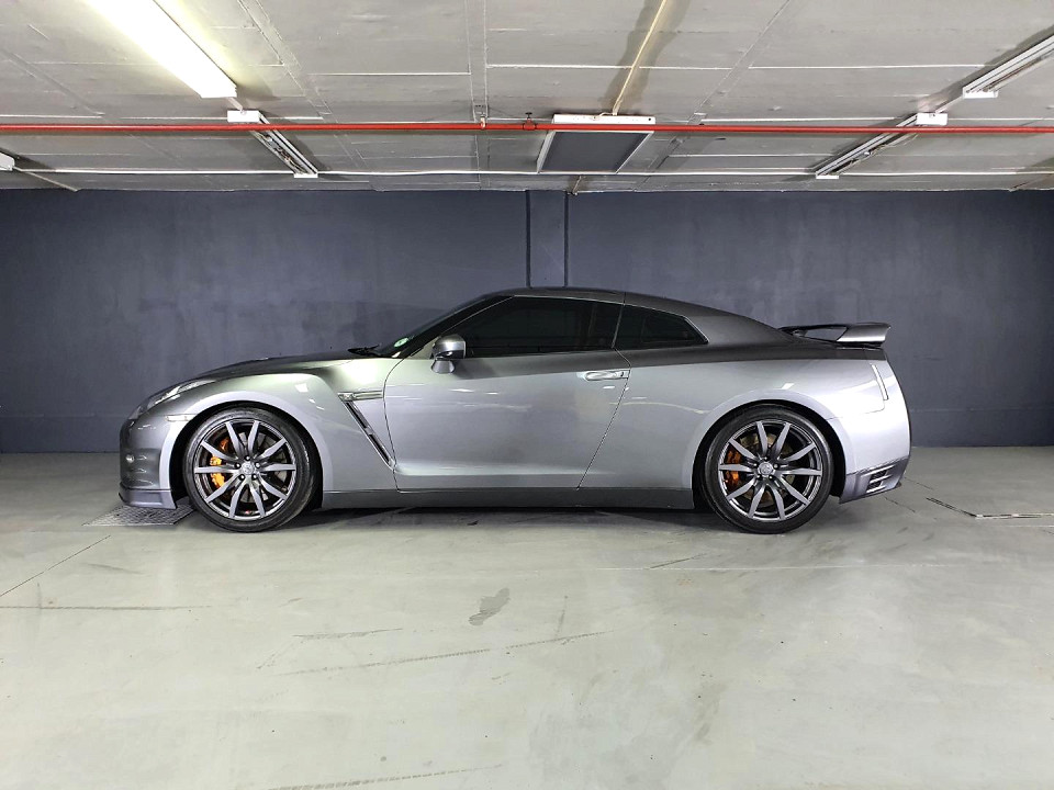 NISSAN GT-R BLACK EDITION, image 2