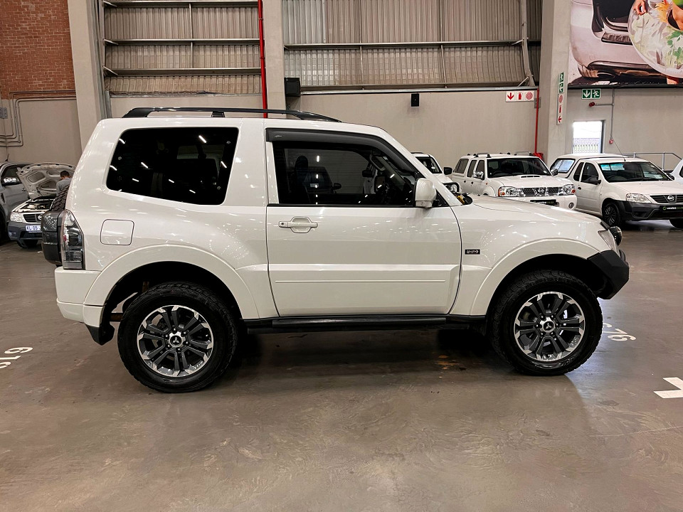 MITSUBISHI PAJERO 3.2 Di - Dc GLS SWB A/T, image 2