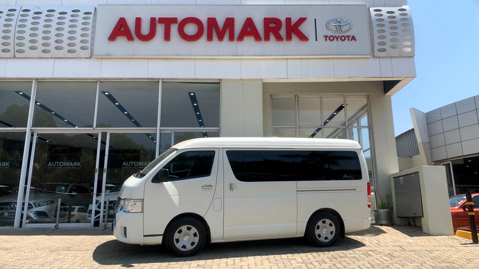 Toyota Quantum 2.7 GL 10-seater bus, image 1