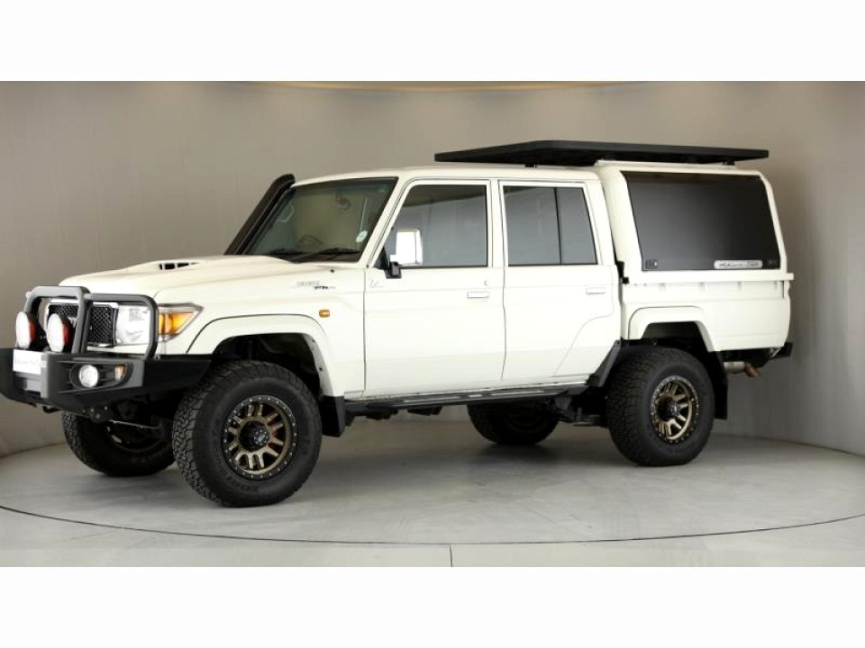 TOYOTA LAND CRUISER 79 4.5D 70TH ED P/U D/C, image 2