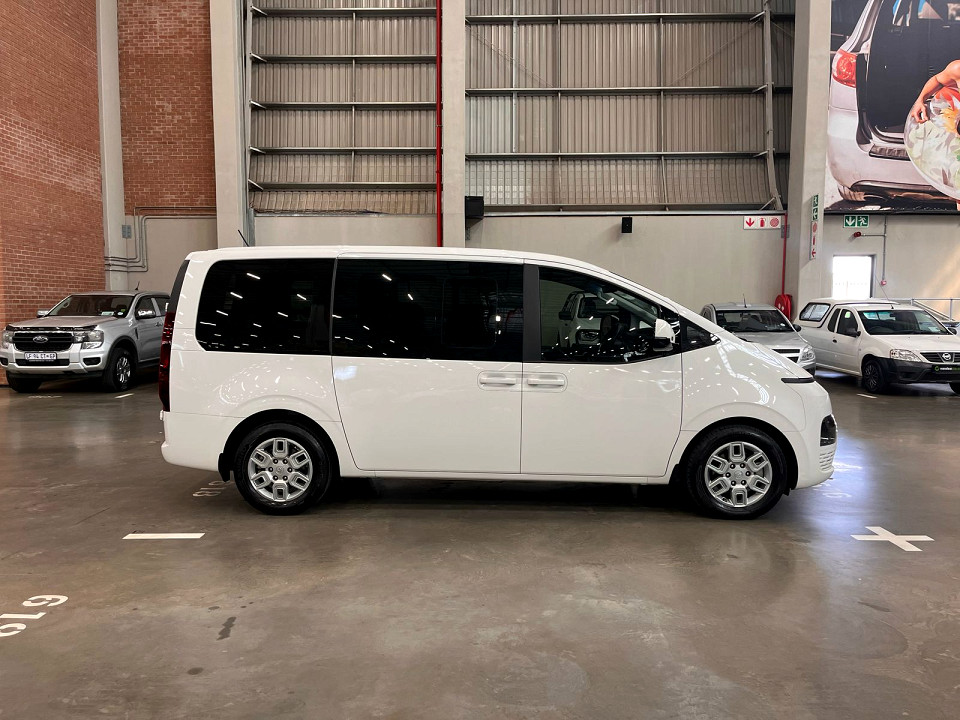 HYUNDAI STARIA 2.2D MULTICAB A/T (5 SEAT), image 2