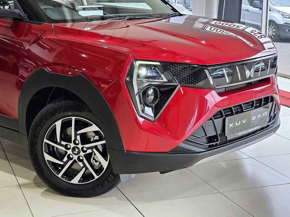 Mahindra XUV3X0 1.2 AX5 MT, image 2