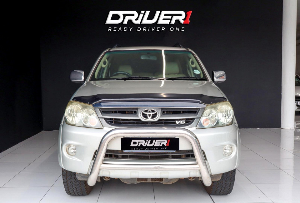 TOYOTA FORTUNER 4.0 V6 A/T 4X4, image 2