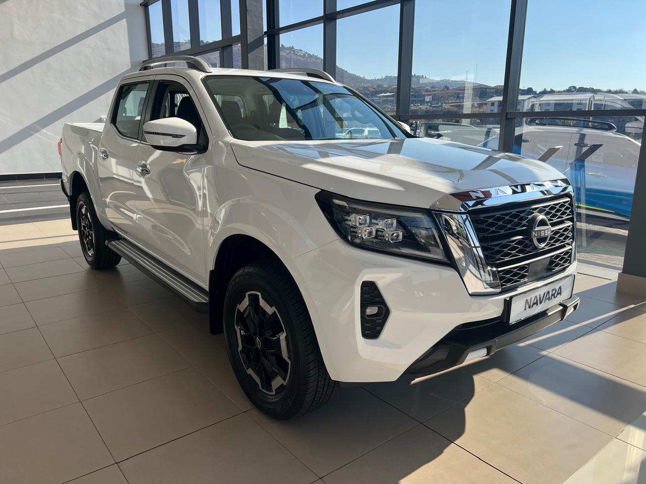 NISSAN NAVARA 2.5D LE 4X4 AT D/C P/U, image 1