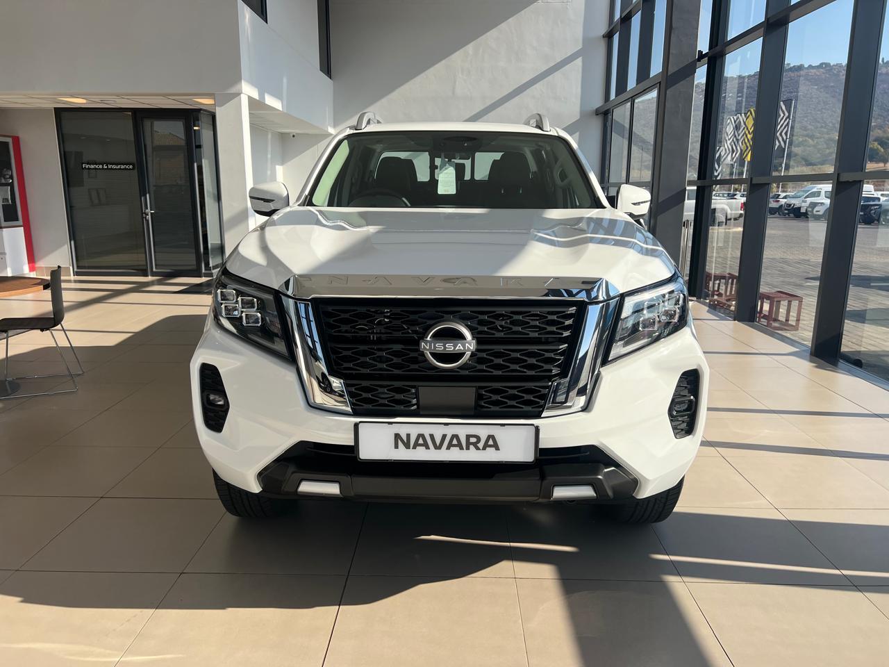 NISSAN NAVARA 2.5D LE 4X4 AT D/C P/U, image 2
