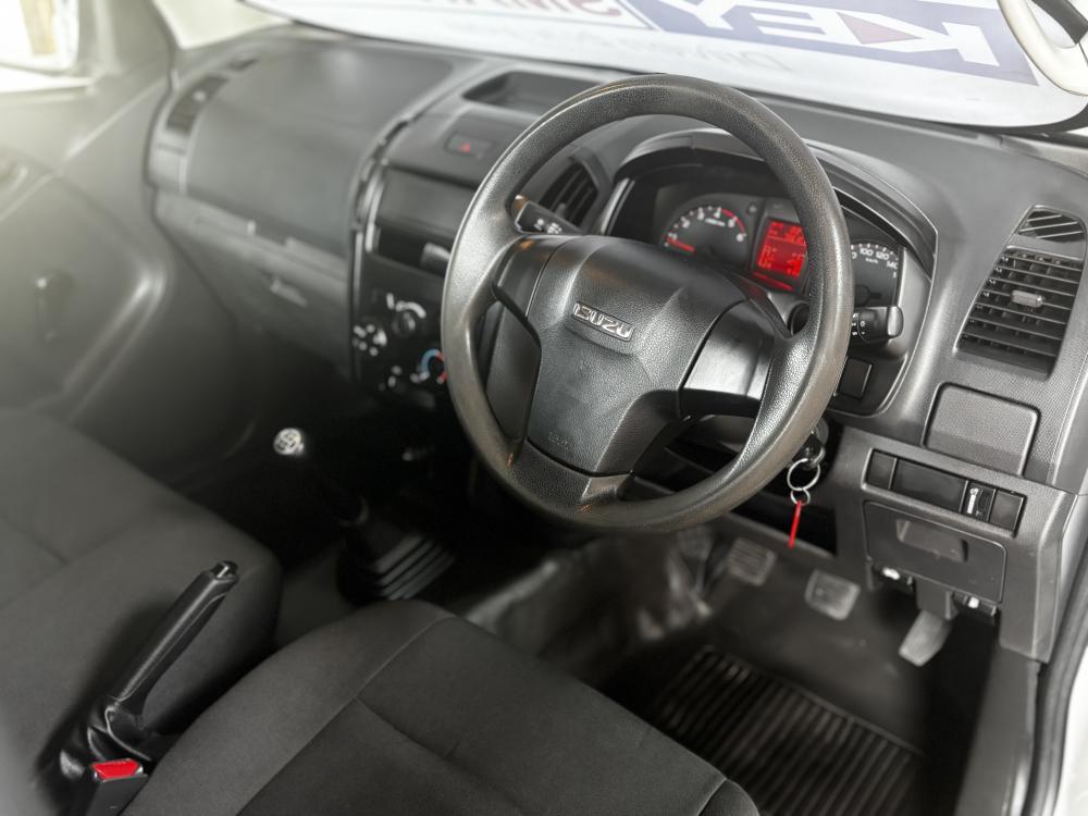 Isuzu D-MAX 250C Fleetside S/C P/U, image 1
