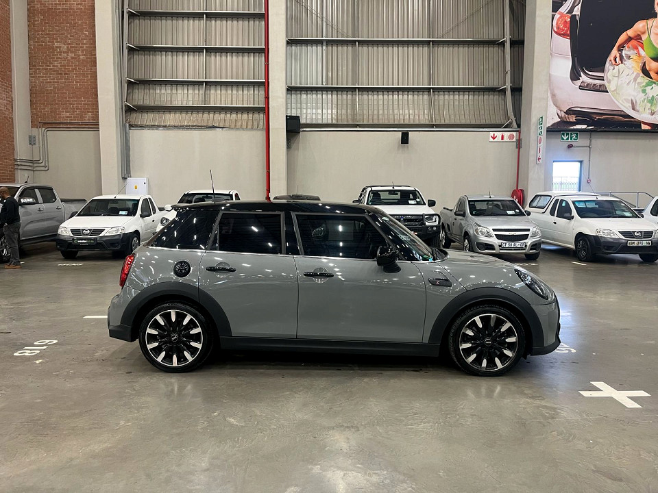 MINI Cooper S Hatch 5-door auto, image 2