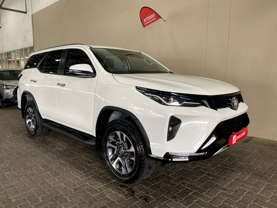 TOYOTA  FORTUNER 2.4GD-6 R/B, image 1