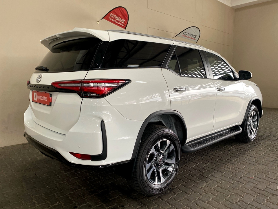 TOYOTA  FORTUNER 2.4GD-6 R/B, image 2