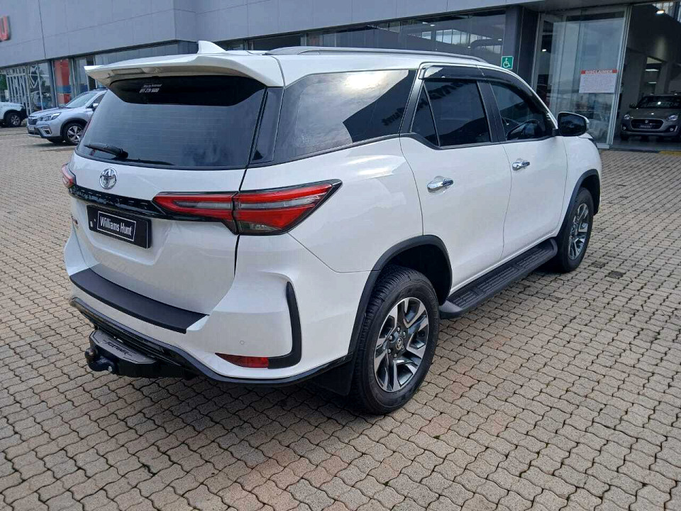 TOYOTA FORTUNER 2.8 GD-6 AT (MHEV), image 2