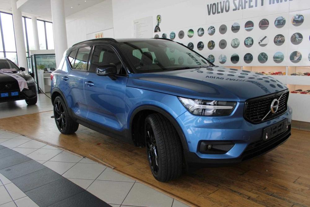 Volvo XC40 D4 AWD R-Design, image 1