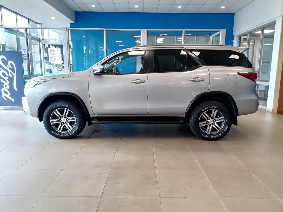 Toyota Fortuner 2.4GD-6 R/B A/T, image 2