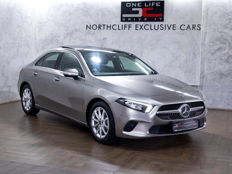 MERCEDES-BENZ A200 (4DR), image 2