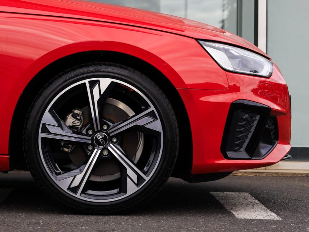 Audi A4 Black Edition 40 TFSI S tronic, image 2