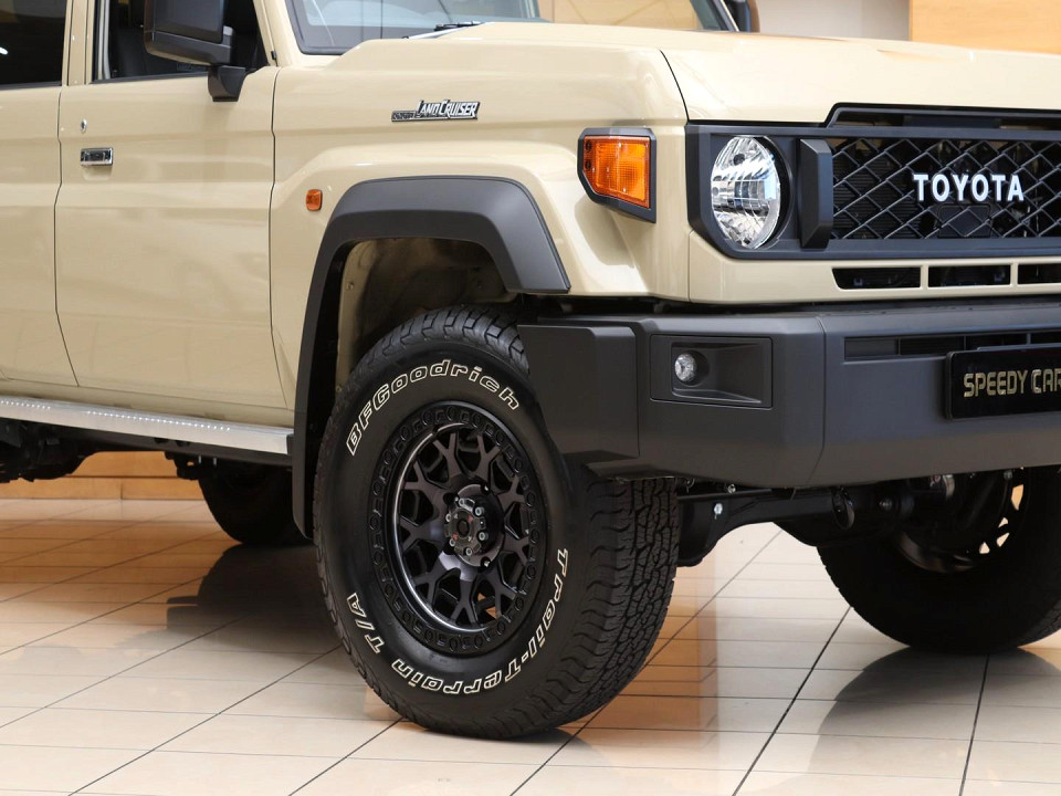 TOYOTA LAND CRUISER 79 2.8 GD-6 P/U D/C A/T, image 2