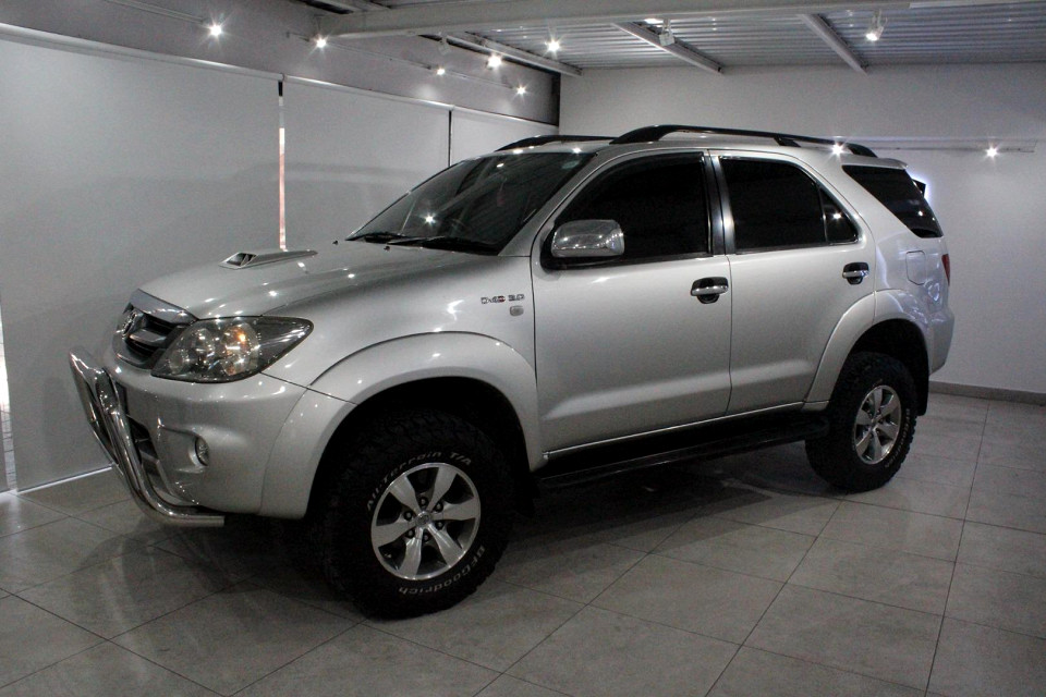 TOYOTA FORTUNER 3.0D-4D 4X4, image 2