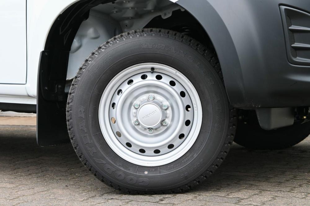 Isuzu D-MAX 250C Fleetside S/C P/U, image 2