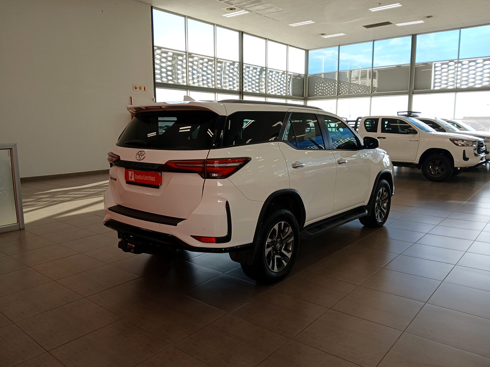 TOYOTA  FORTUNER 2.4GD-6 R/B A/T, image 2