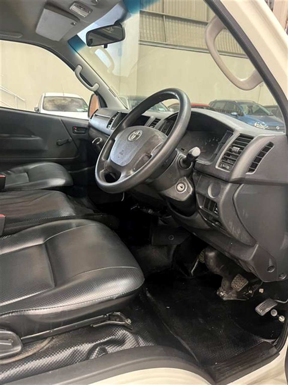 Toyota Hiace 2.5D-4D Ses\'fikile, image 2