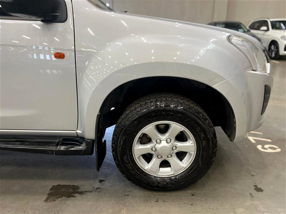Isuzu KB 250D-Teq double cab Hi-Rider, image 2